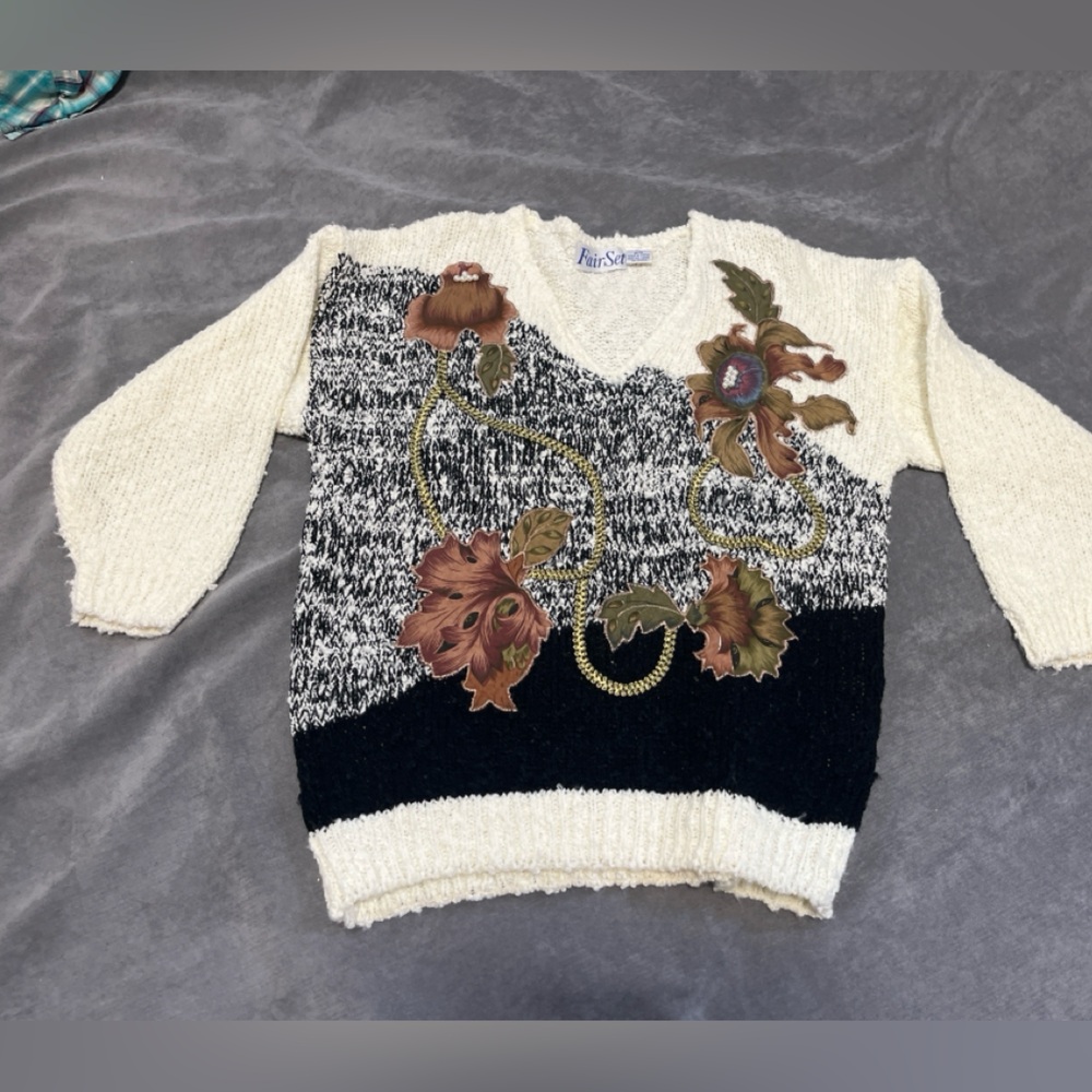 Fairset Vintage Floral Knit Sweater – Made in Korea (Medium)